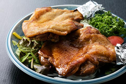 鳥モモ肉の塩焼き・タレ焼き